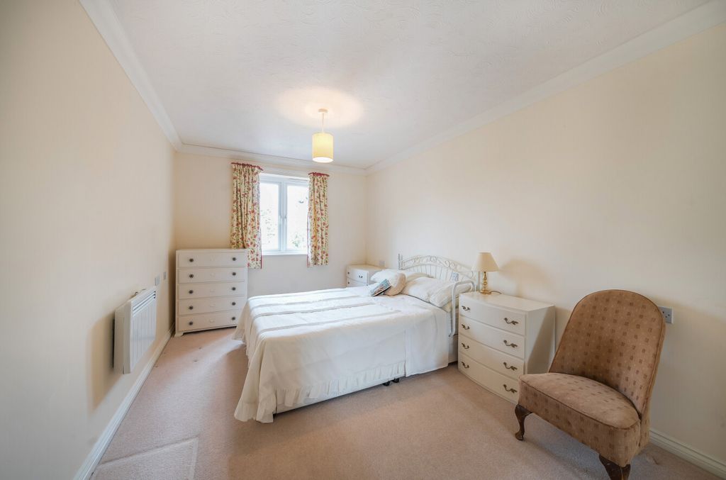 Additional image 7 of 2 bed flat for saleHindhead, Surrey GU26