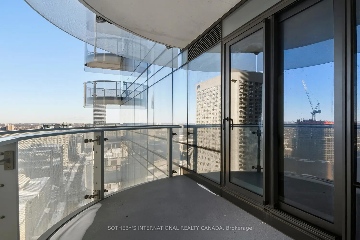1 Bloor Street 2712 photo 4