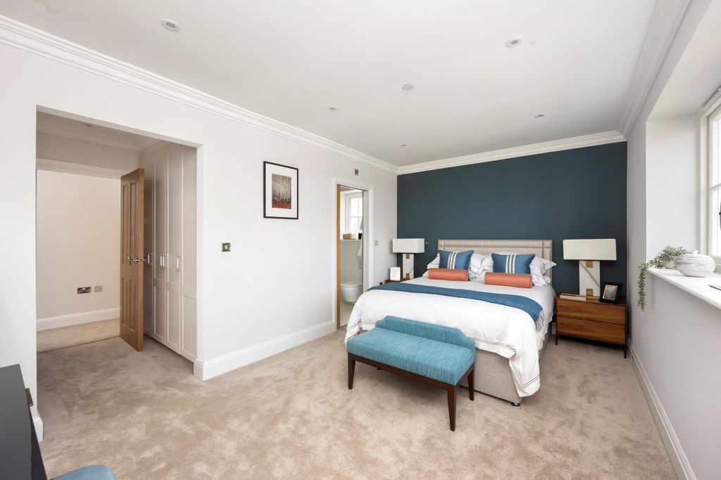 Additional image 9 of 2 bed flat for saleHaslemere Heights, Hill Road, Haslemere, Surrey GU27