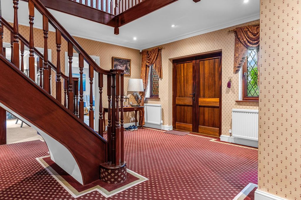 6 bed property for saleWare Park, Ware SG12 photo 5