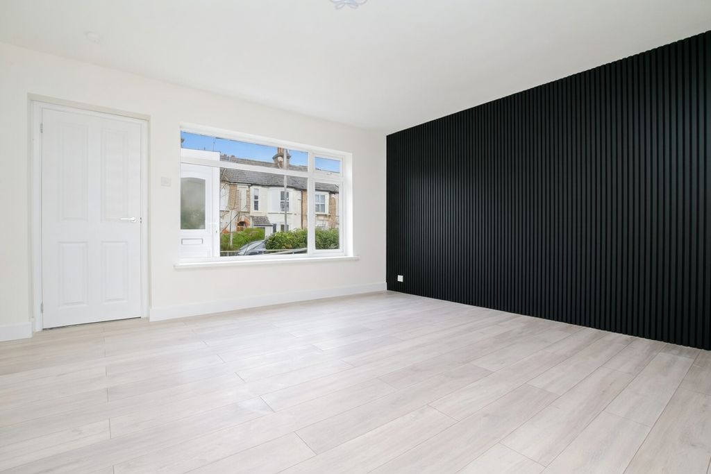 Additional image 8 of 3 bed flat for saleRye Road, Hoddesdon EN11