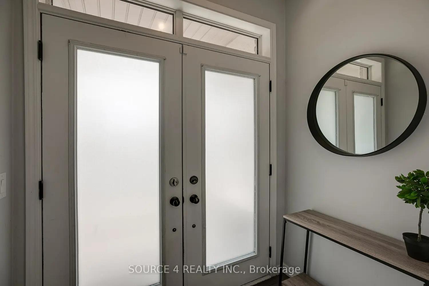 379 Ladycroft Terrace photo 2