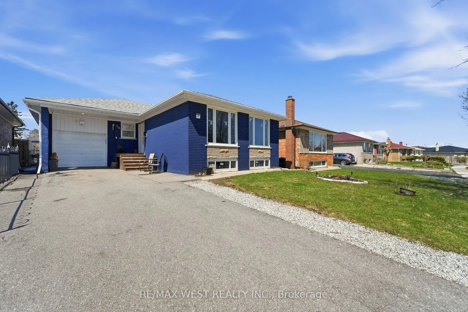 38 Bridesburg Drive photo 3
