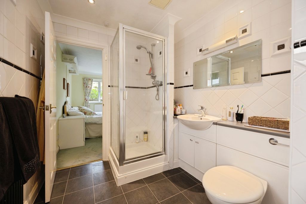 Additional image 10 of 3 bed flat for saleSea Front, Hayling Island, Hampshire PO11