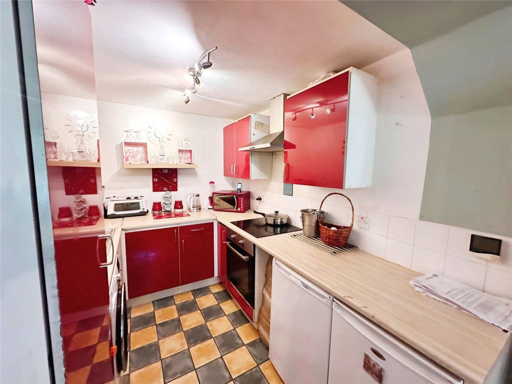 1 bed flat for saleBurdett Court, Navigation Rise, Milnsbridge, Huddersfield HD3 photo 4