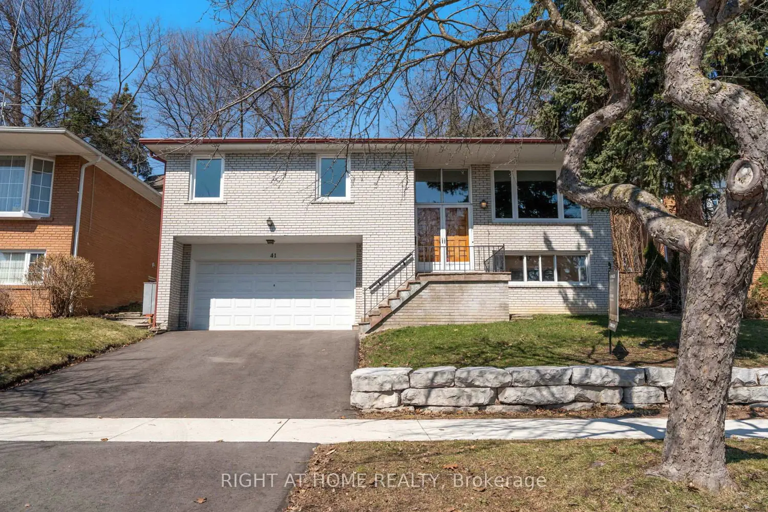 41 Knoll Drive