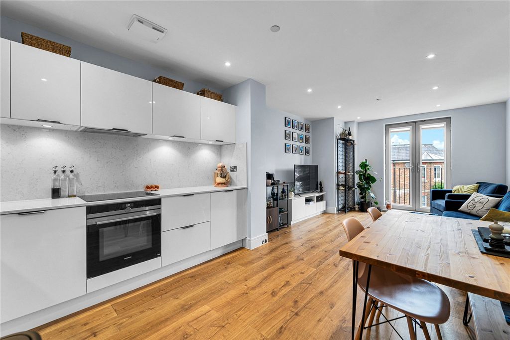 1 bed flat for saleMorshead Yard, Hampton, Middlesex TW12