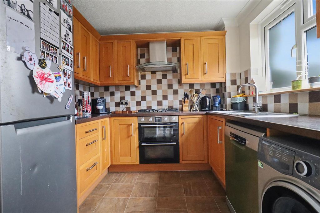 3 bed semi-detached house for saleCherry Tree Close, Halstead CO9 photo 3
