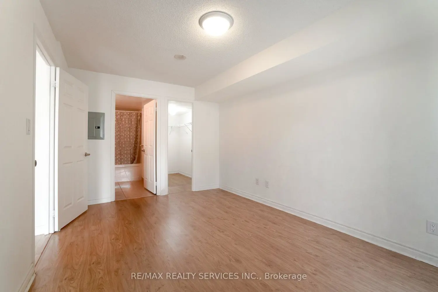 335 Rathburn Road 1710 photo 5