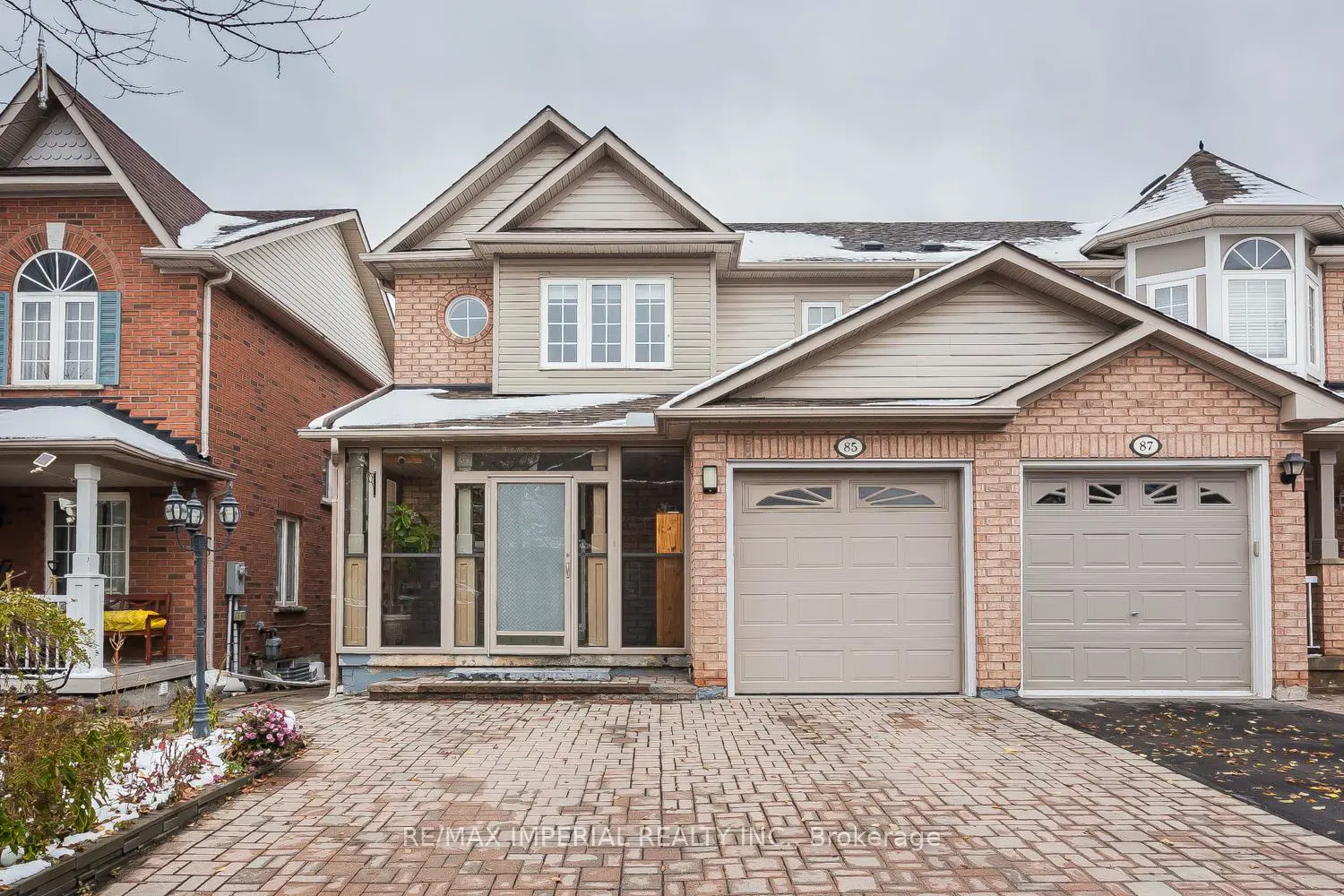 85 Maple Ridge Crescent