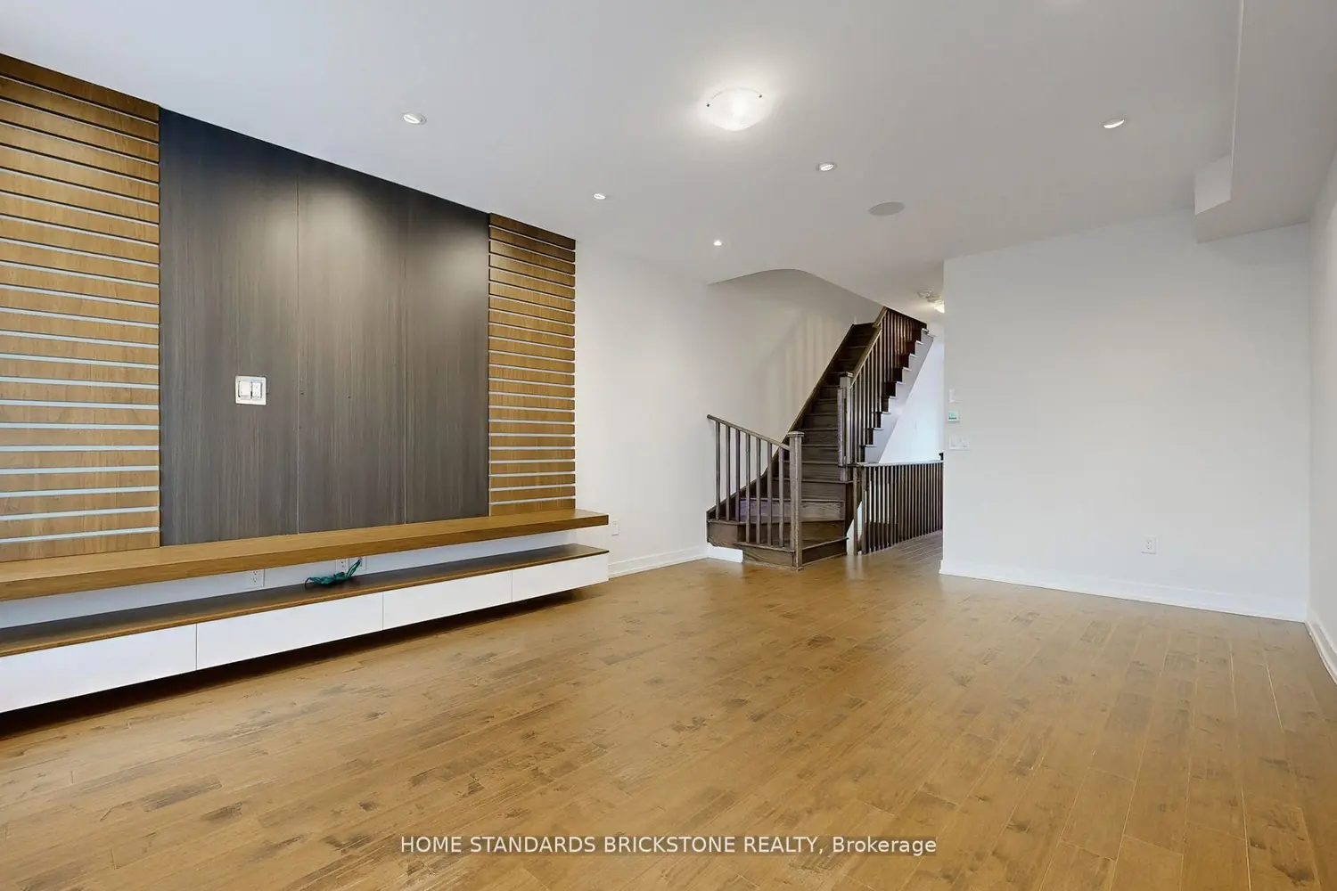 215 Salterton Circle photo 2