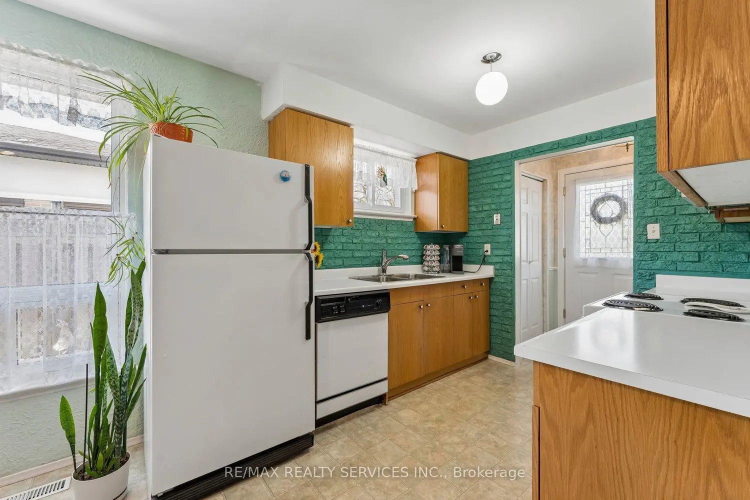 21 Willis Drive photo 2