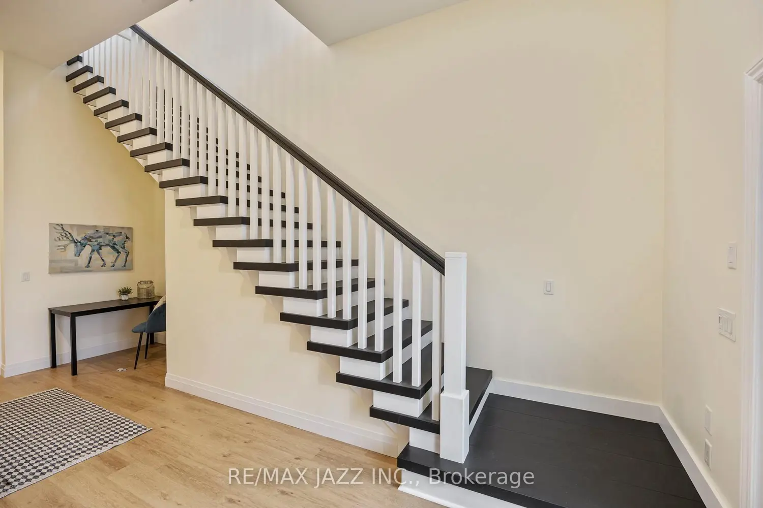 283 Platten Boulevard photo 5