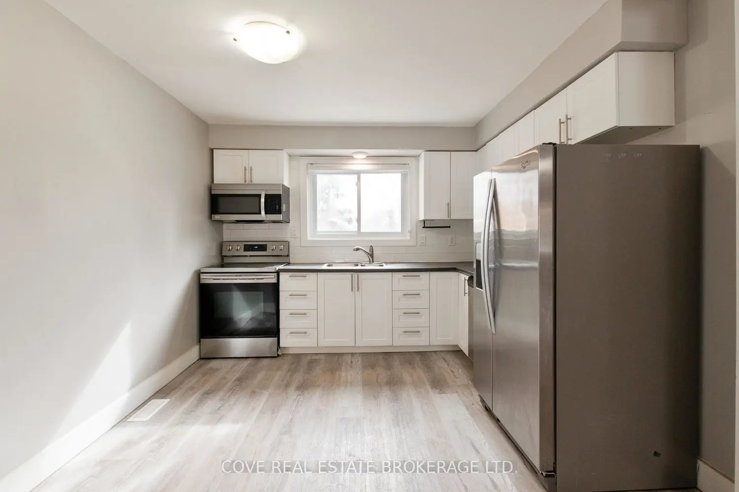 892 Notre Dame Drive photo 3