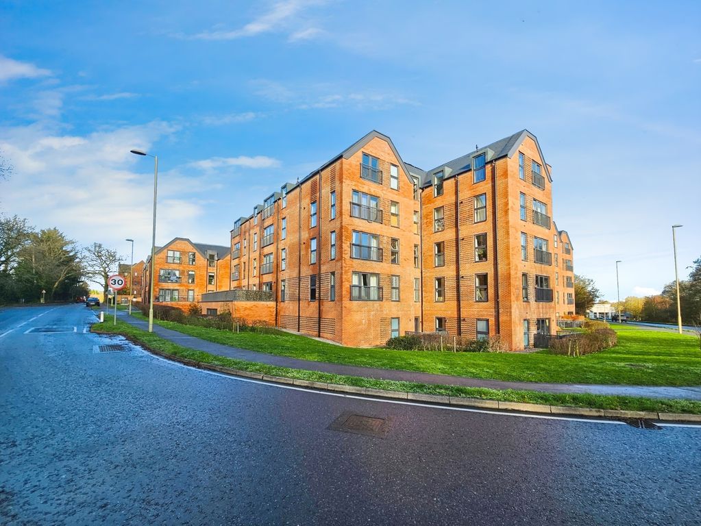 Additional image 15 of 2 bed flat for saleStation Road, Hook, Hampshire RG27