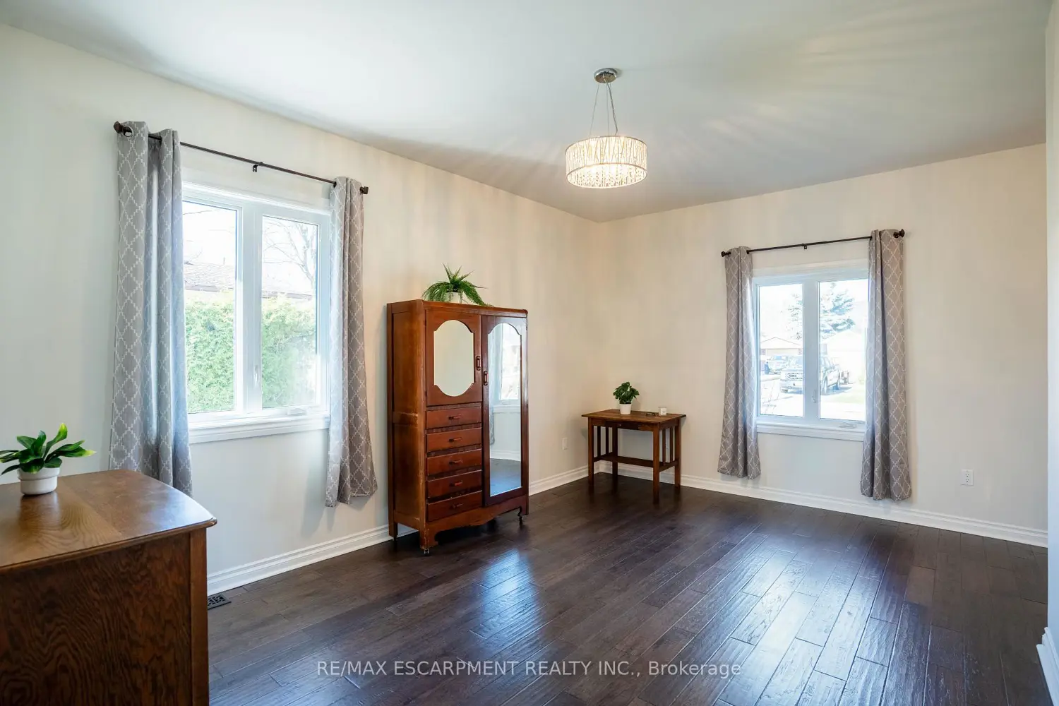 621 Rosseau Road photo 3