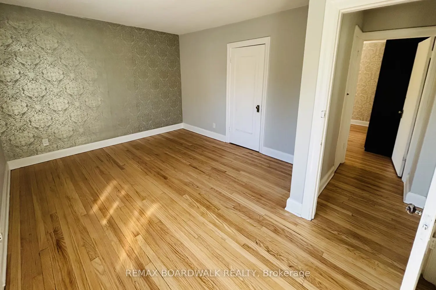 320 Laurier Avenue photo 5