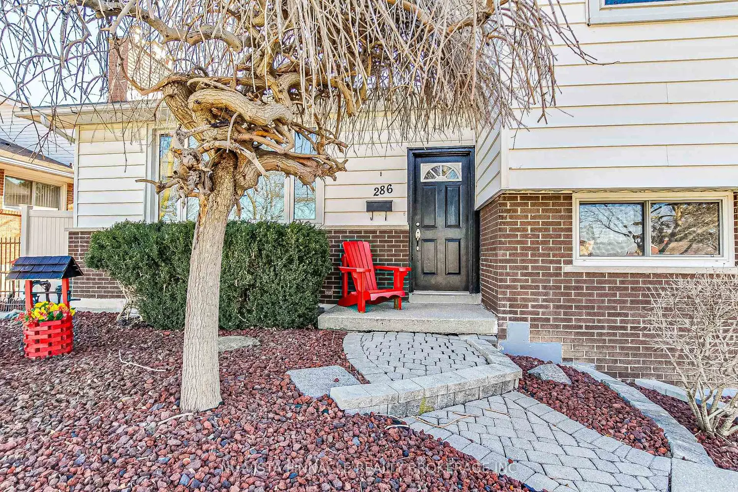 286 Panorama Crescent photo 3