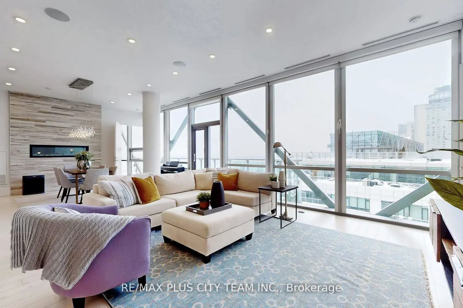 39 Queens Quay 1305 photo 2