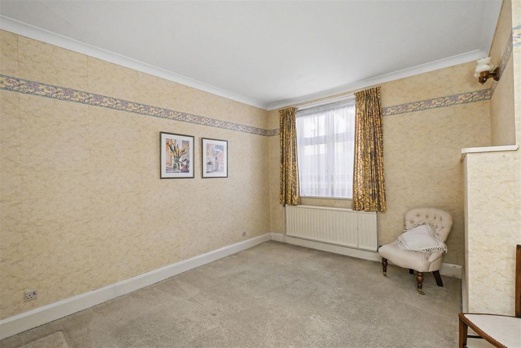 Additional image 8 of 2 bed flat for saleAvenue St. Nicholas, Harpenden AL5