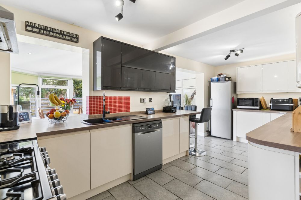 3 bed semi-detached house for saleSt Augustine Close, Hitchin SG5 photo 4