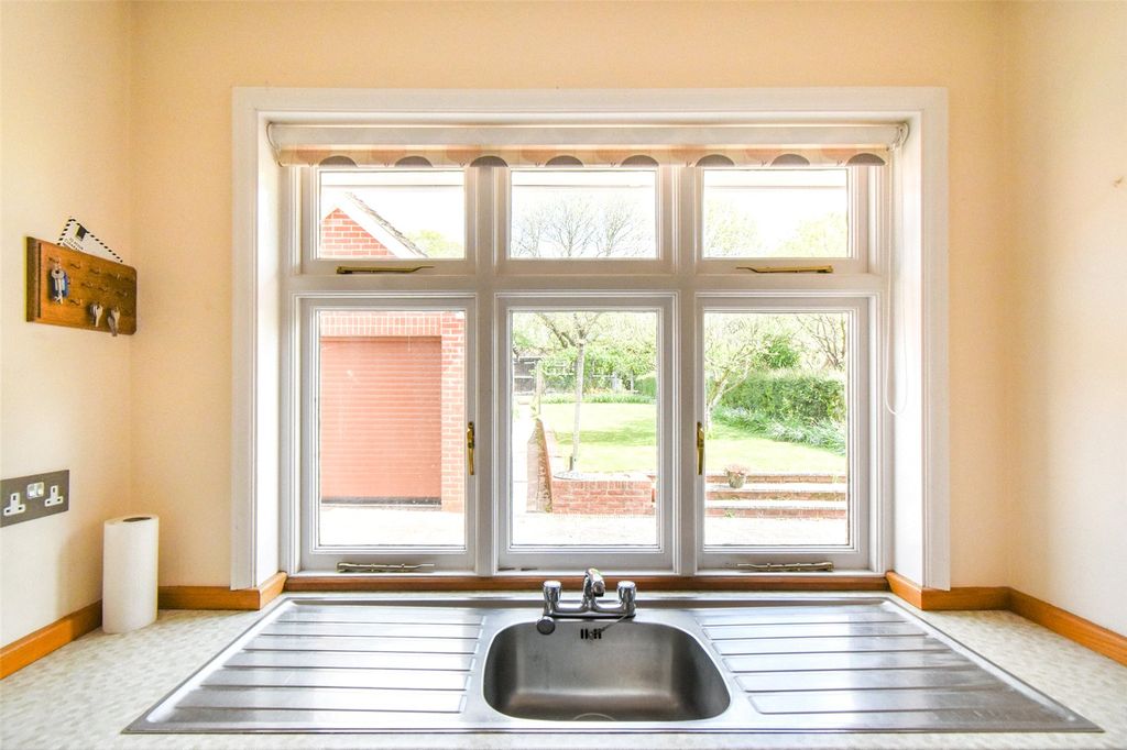 Additional image 14 of 3 bed detached house for saleReading Road, Hook, Hampshire RG27