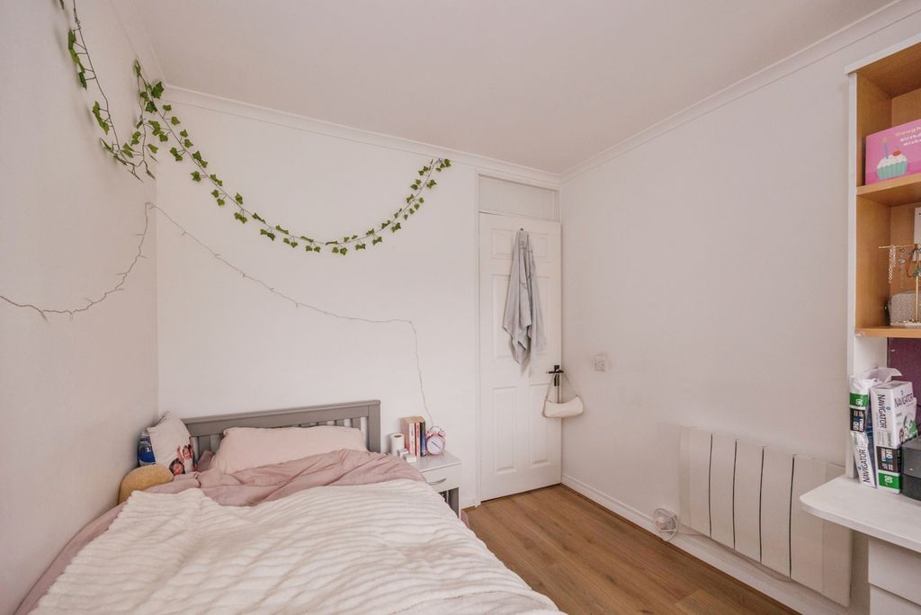 Additional image 16 of 3 bed flat for saleChidham Close, Havant, Hampshire PO9