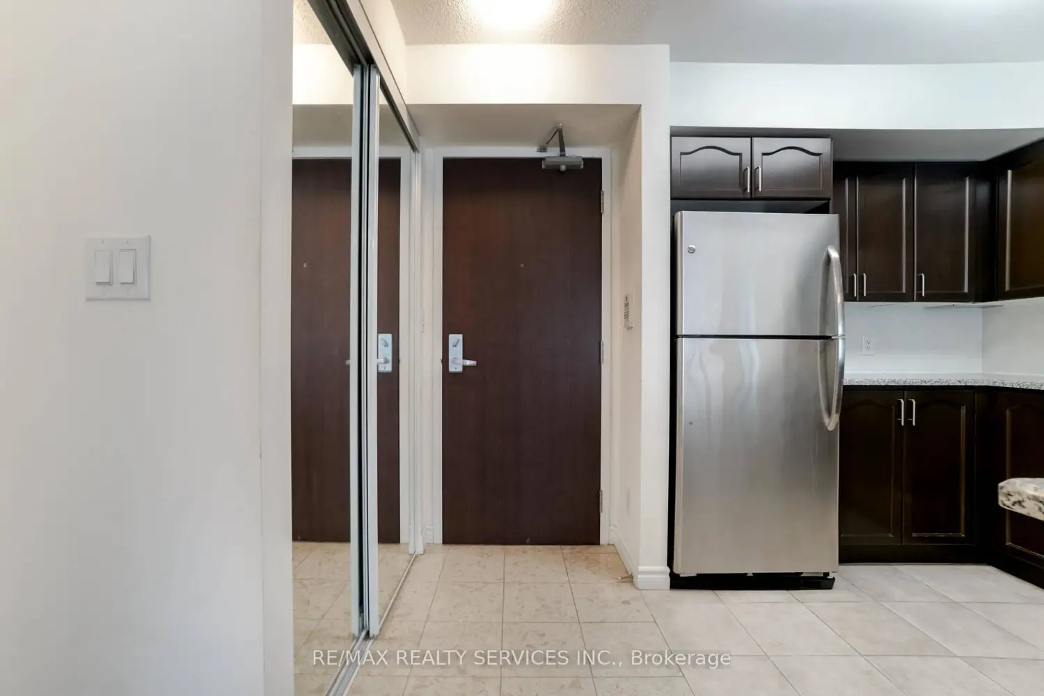 335 Rathburn Road 1710 photo 2