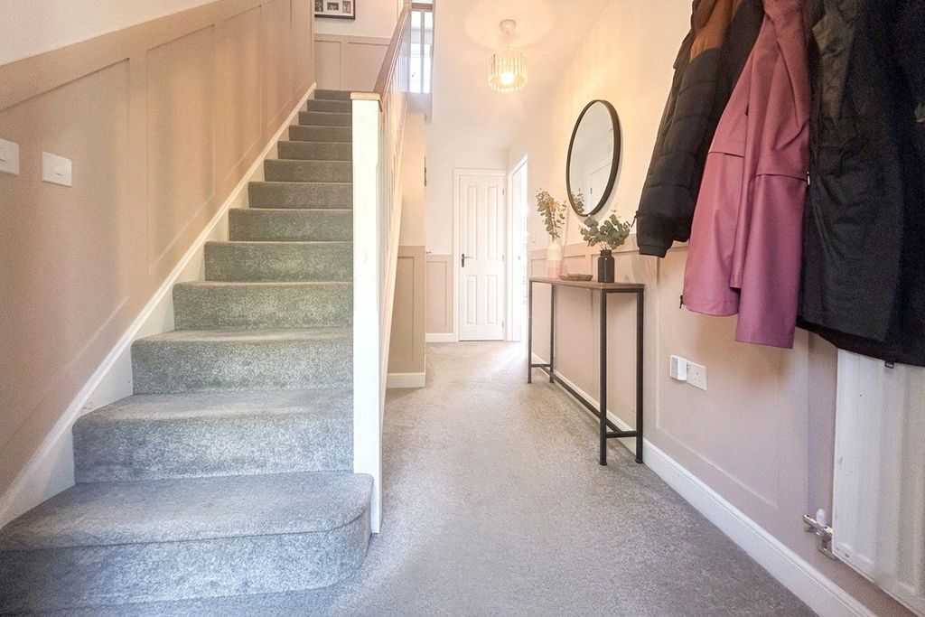 Additional image 11 of 5 bed detached house for saleViney Close, Hook, Hampshire RG27