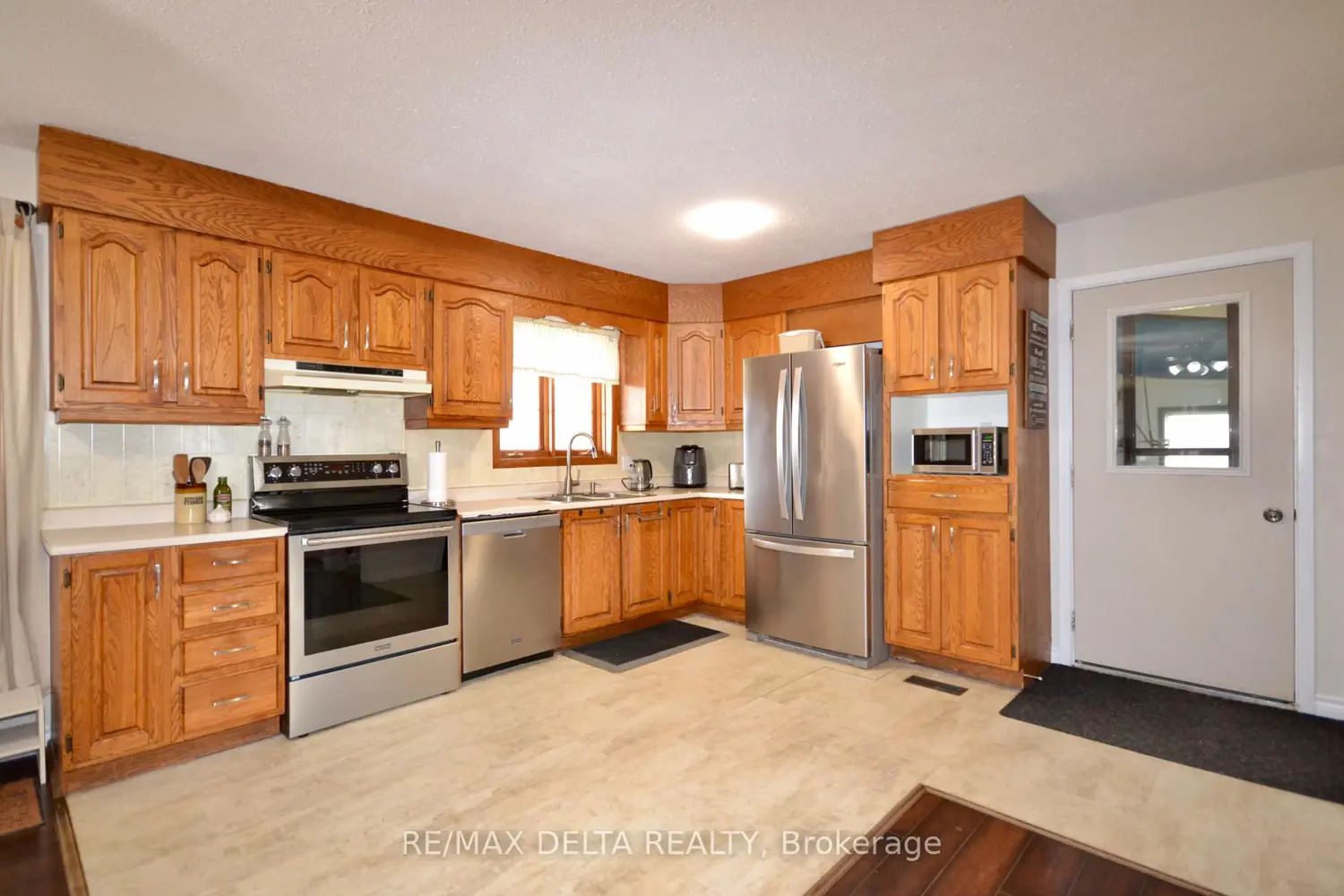 4001 Champlain Street photo 5