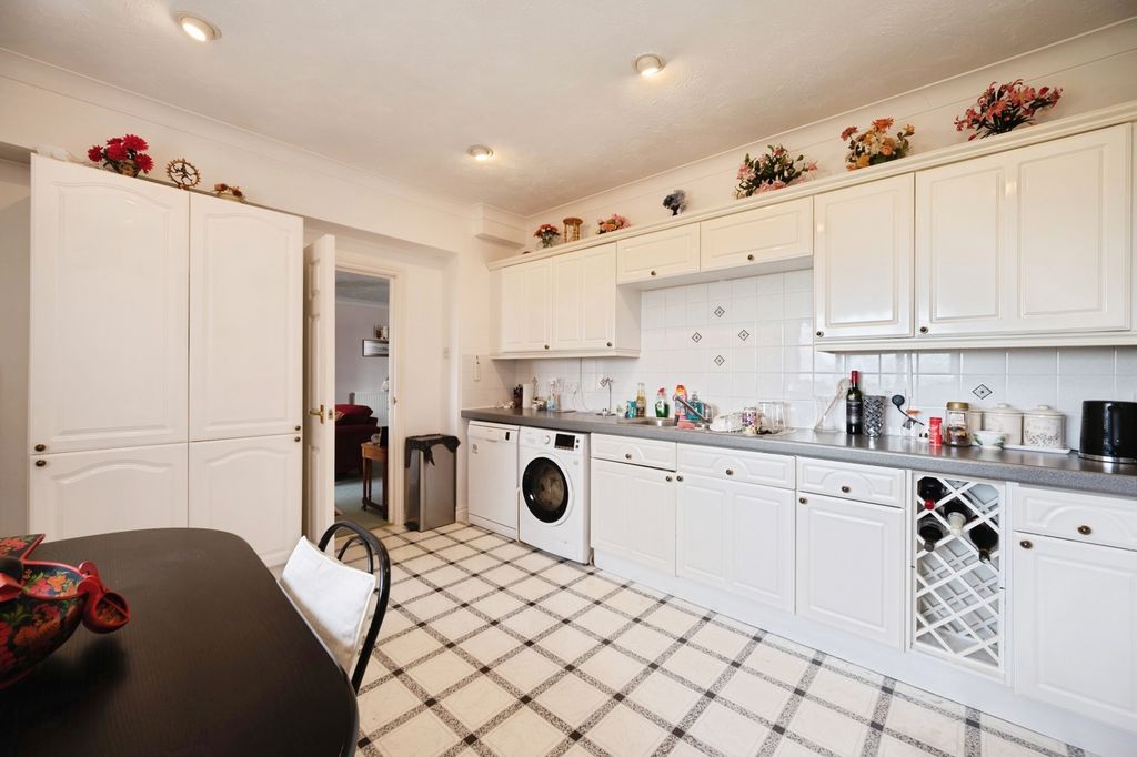 Additional image 3 of 3 bed flat for saleSea Front, Hayling Island, Hampshire PO11