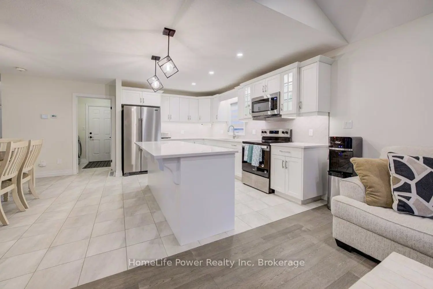4 Livingston Drive photo 4