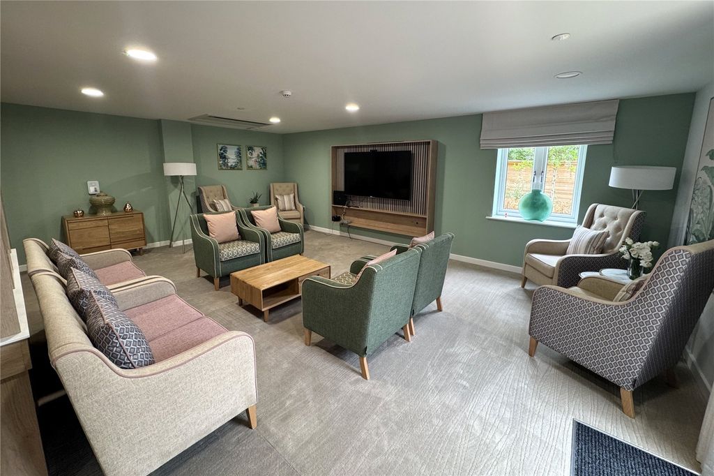 Additional image 11 of 2 bed flat for saleStation Road, Hook, Hampshire RG27