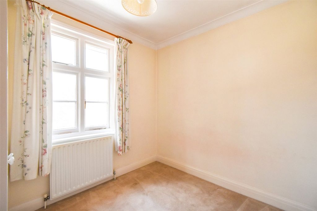 Additional image 20 of 3 bed detached house for saleReading Road, Hook, Hampshire RG27