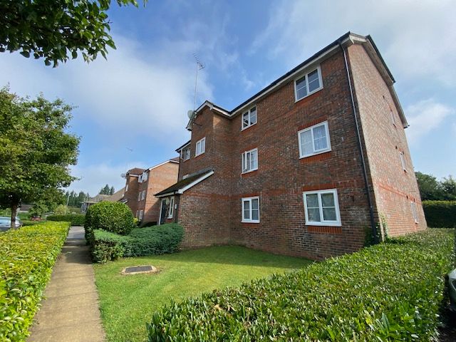 Additional image 3 of 2 bed flat for saleRoyal Huts Avenue, Hindhead GU26