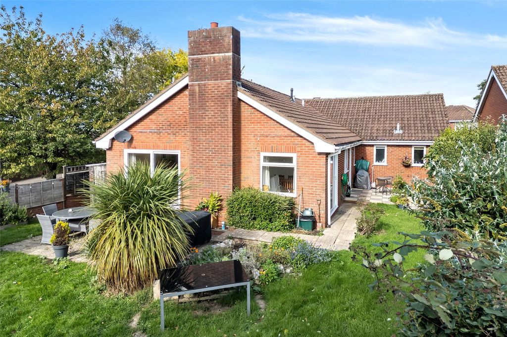 3 bed bungalow for salePinaster Close, Honiton, Devon EX14 photo 3