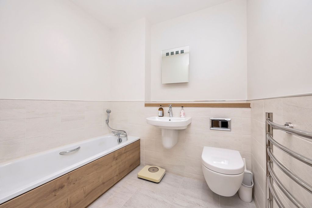 Additional image 18 of 2 bed flat for saleDurrants Drive, Faygate RH12
