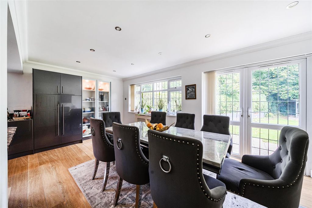 Additional image 15 of 6 bed detached house for saleMerlewood Close, High Wycombe HP11