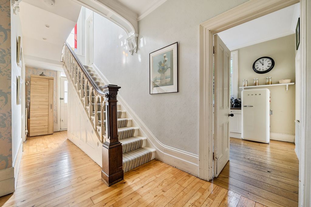 Additional image 8 of 4 bed detached house for saleKnox Road, Havant PO9