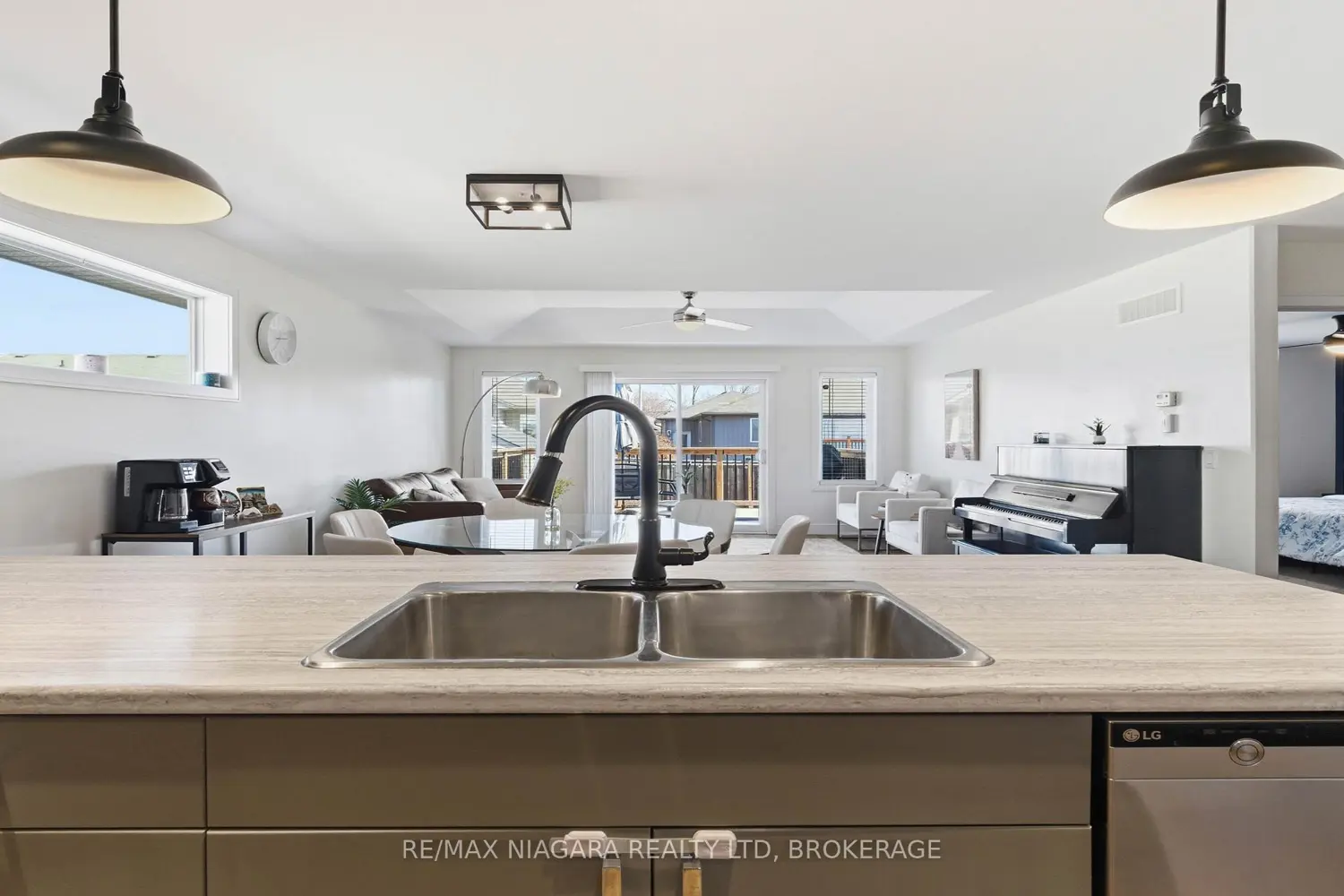 9 Granite Drive photo 4