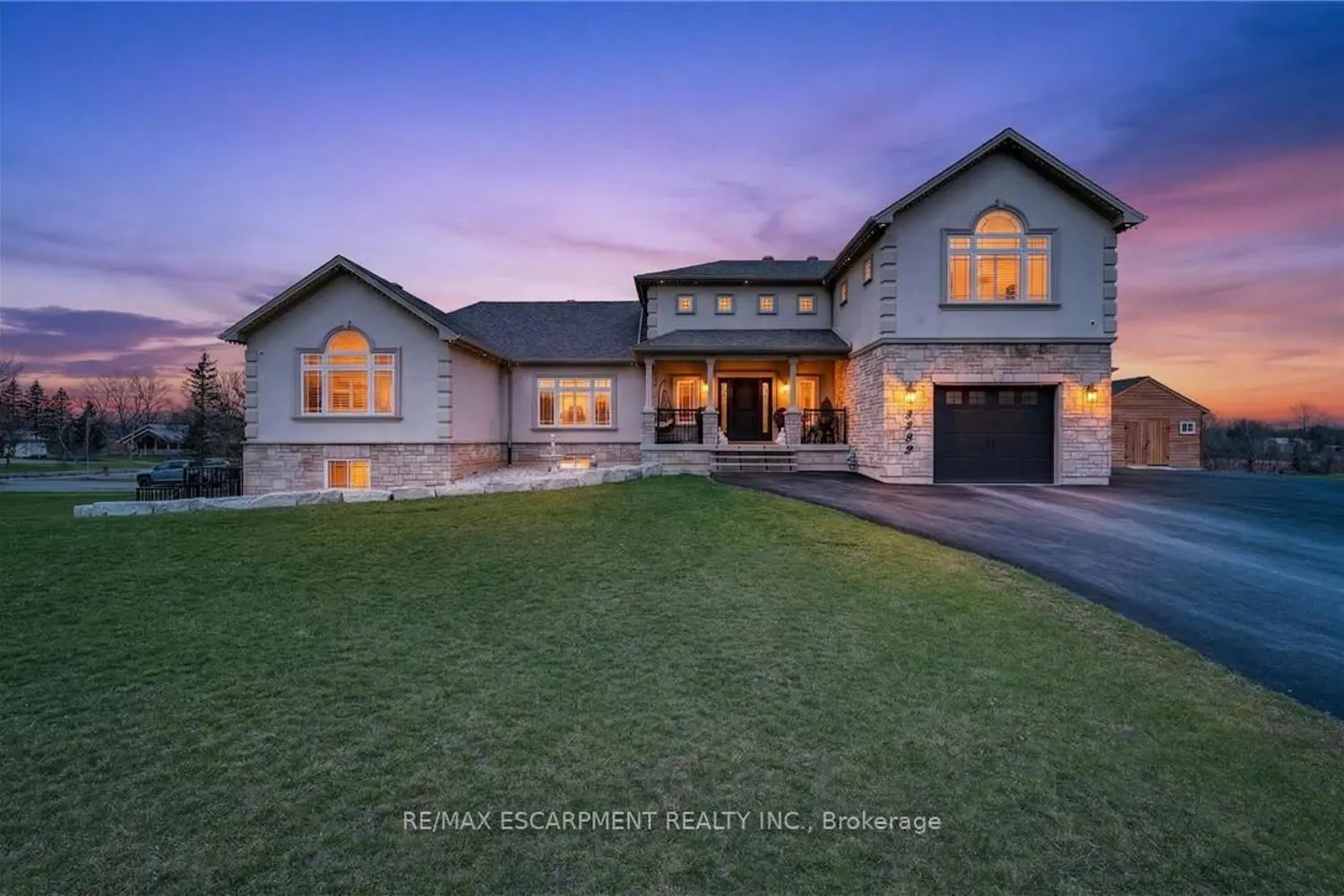 5499 Attema Crescent