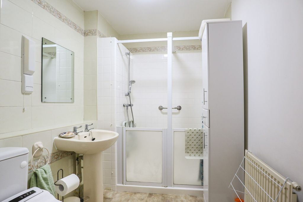 Additional image 5 of 2 bed flat for saleSun Lane, Harpenden AL5