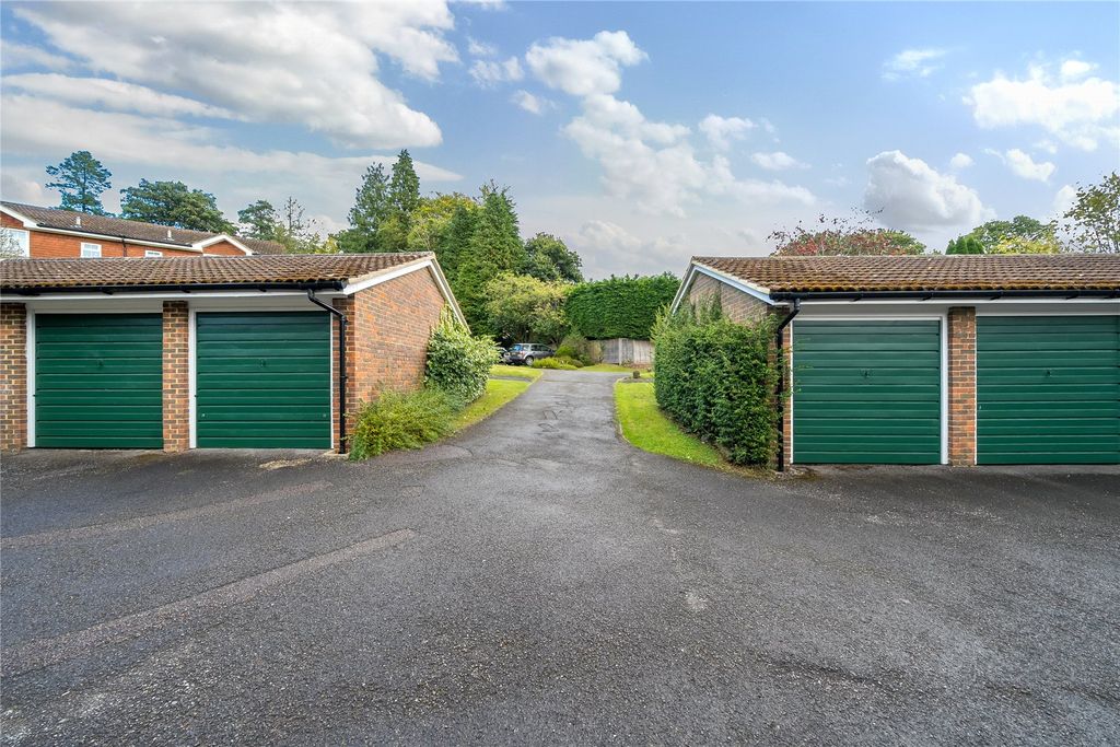 Additional image 5 of 1 bed flat for saleHindhead, Surrey GU26