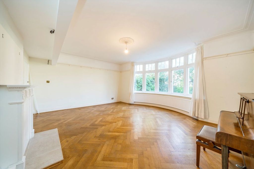 5 bed detached house for saleSt. Stephens Road, Hounslow TW3 photo 4
