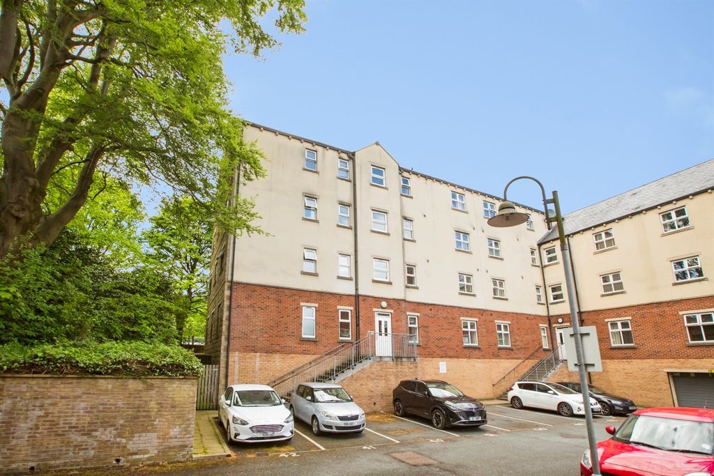 2 bed flat for saleFree School Lane, Halifax HX1