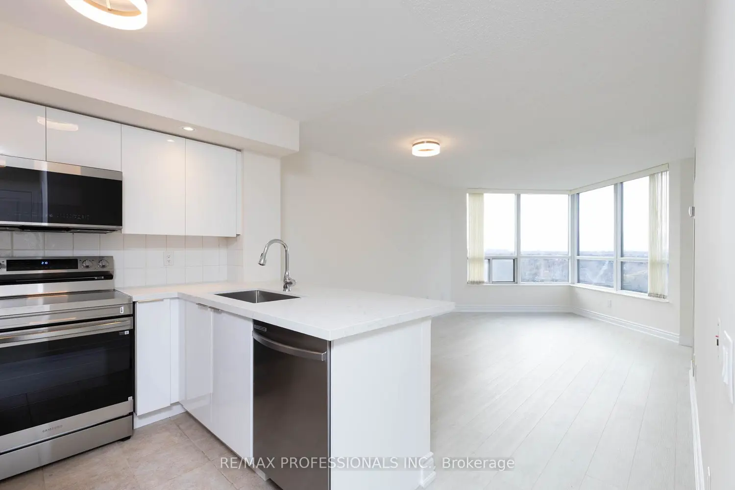 5 Northtown Way 1403 photo 4