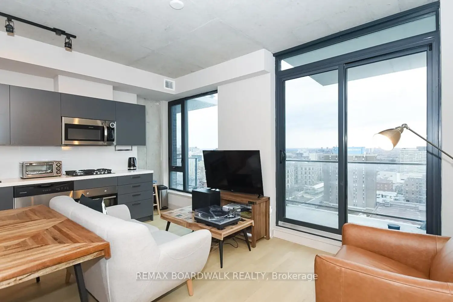 Additional image 5 of 203 Catherine Street 1709
