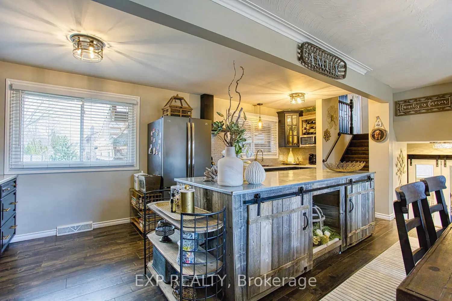 4504 Queensway Gardens photo 5