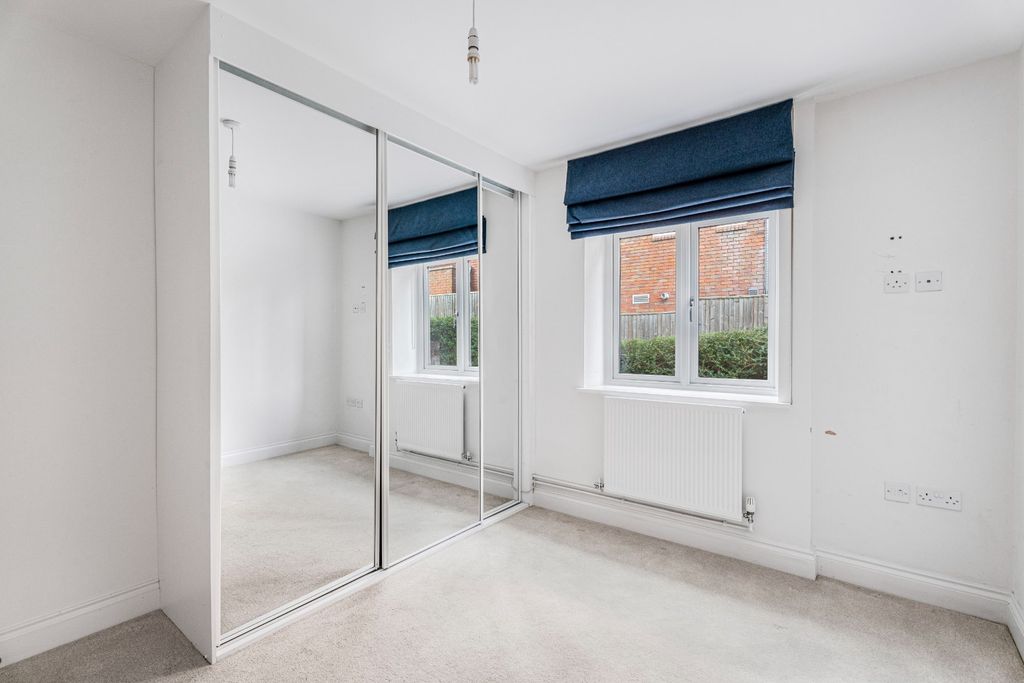 Additional image 8 of 2 bed flat for saleArden Grove, Harpenden AL5