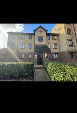 Plumtree Close, Dagenham RM10, Studio to rent